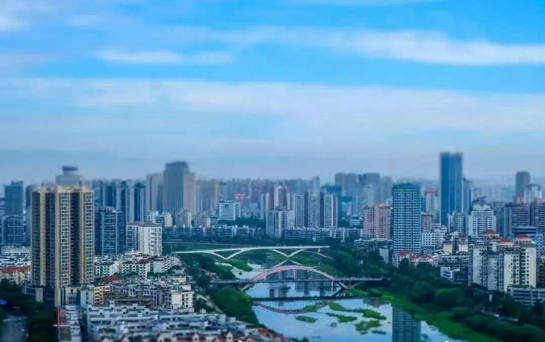 四川第二城你更看好谁绵阳GDP领先宜宾三百多亿，2025年一季度优势更明显；但宜