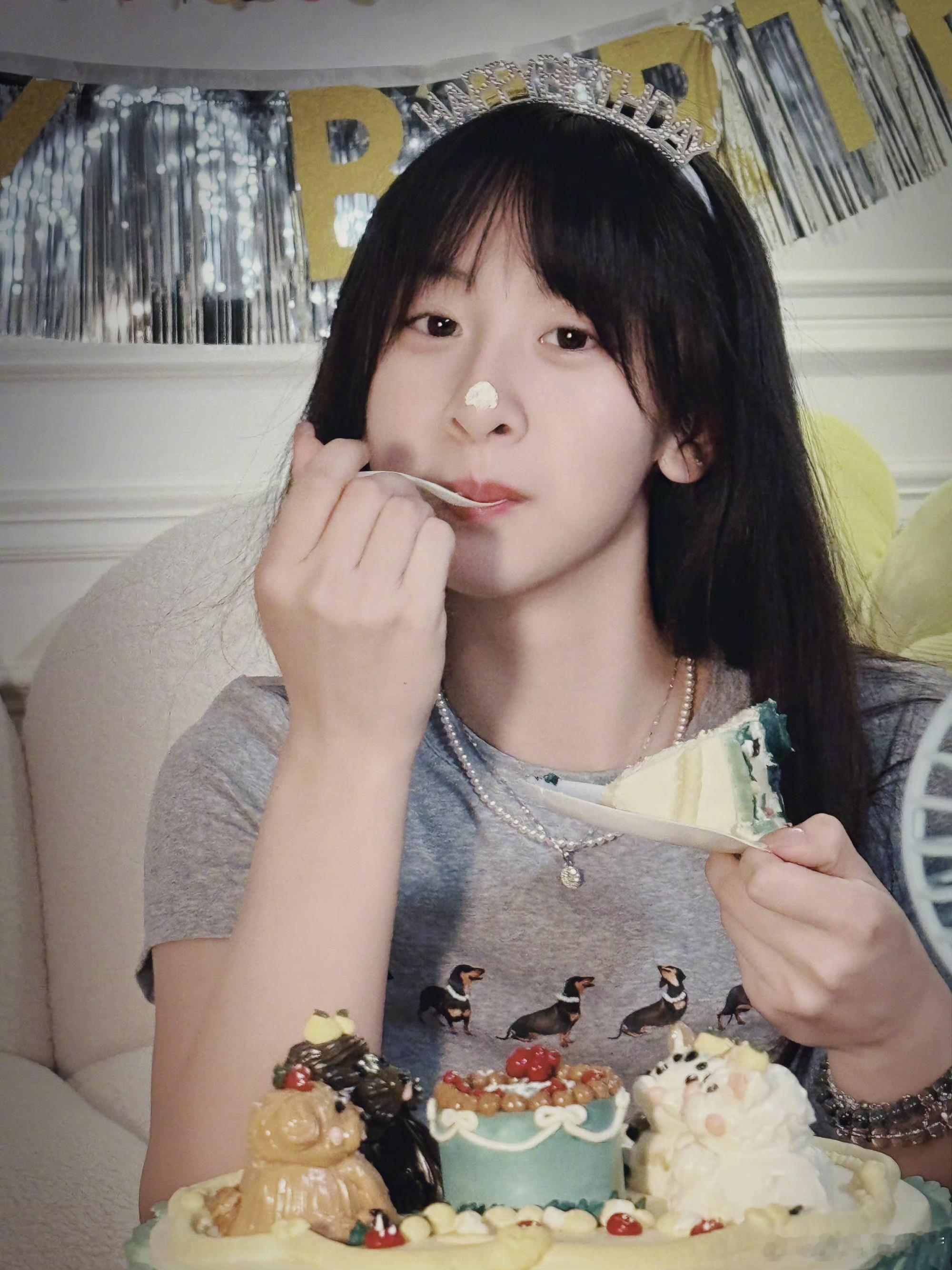 新浪娱乐[超话]森碟长成大姑娘了森碟下巴回缩矫正后好漂亮！长成大姑娘了啊啊啊啊啊