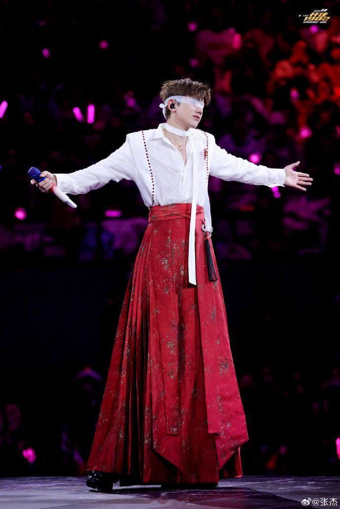 张杰期待今年我们的鸟巢大合唱 奔赴鸟巢之约，唱响青春旋律，准备好和张杰一起开启震