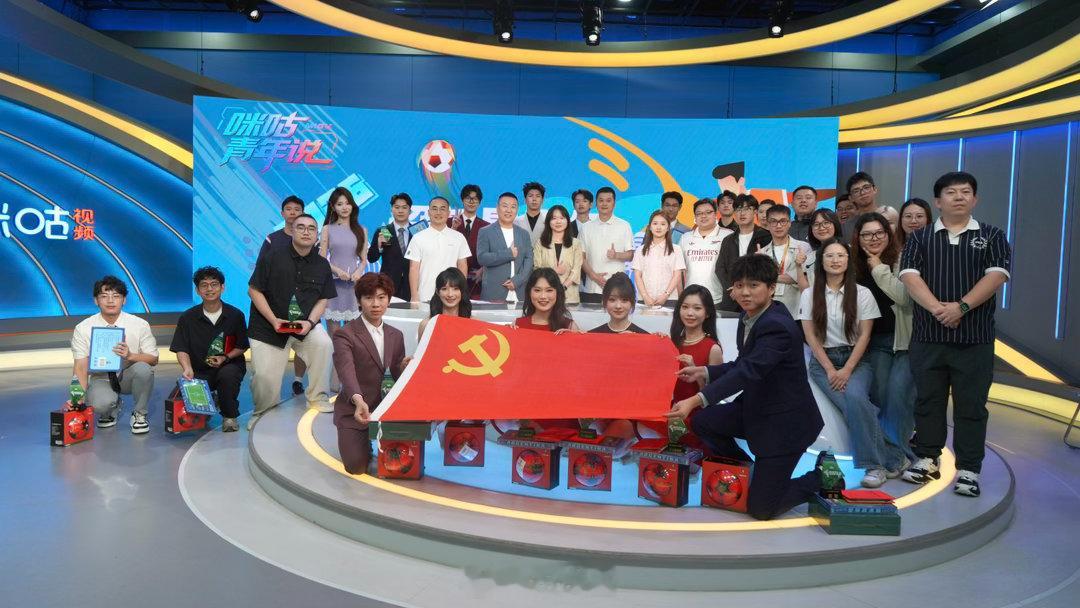 生在红旗下，长在春风里，很荣幸担任“咪咕视频超新星青年二台主播大赛”决赛评委。少