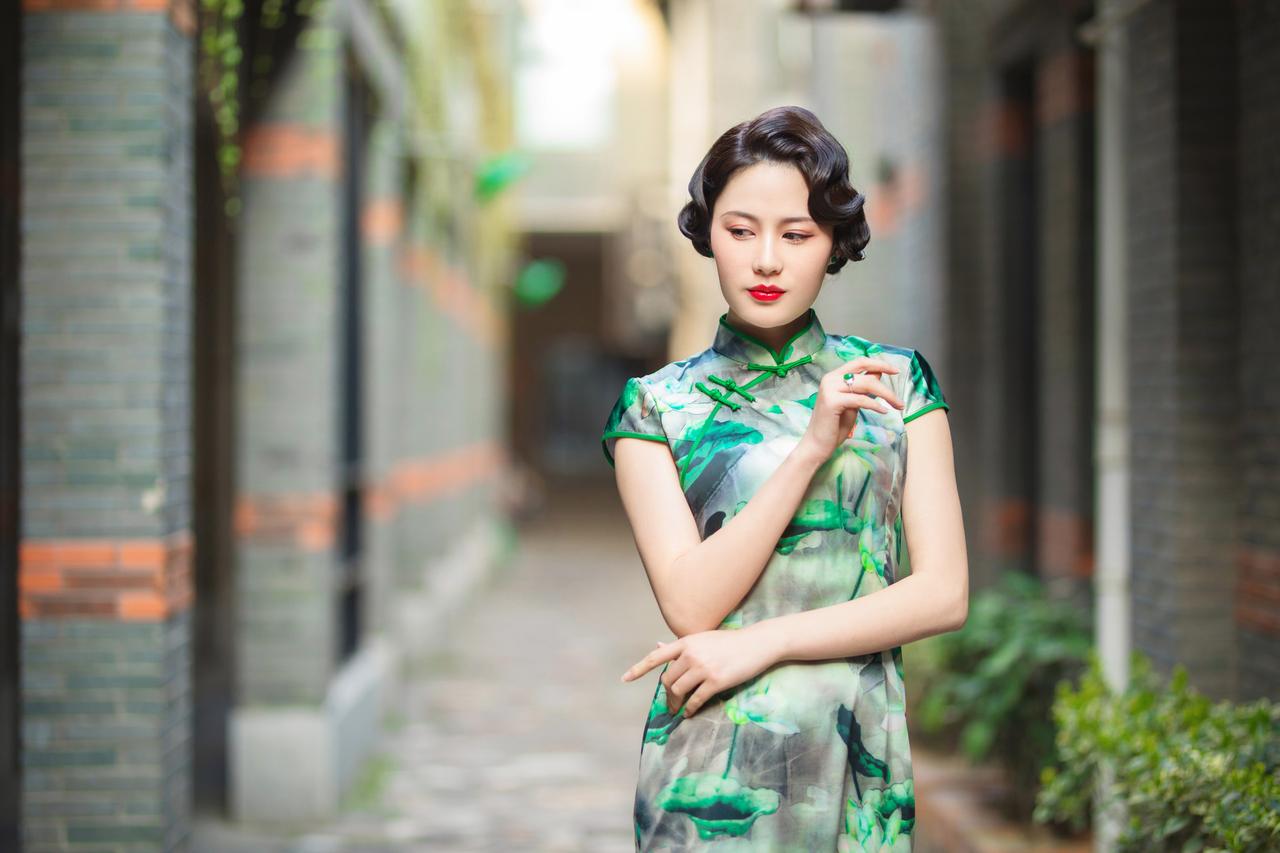 在很多家庭里，重男轻女这一思想几乎算是深入骨髓的，因为很多父母认为，养儿防老，老