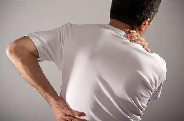 为什么后背会痛呢？可能是这3种问题所致！3种日常方法帮助你缓解疼痛 ！

“每次
