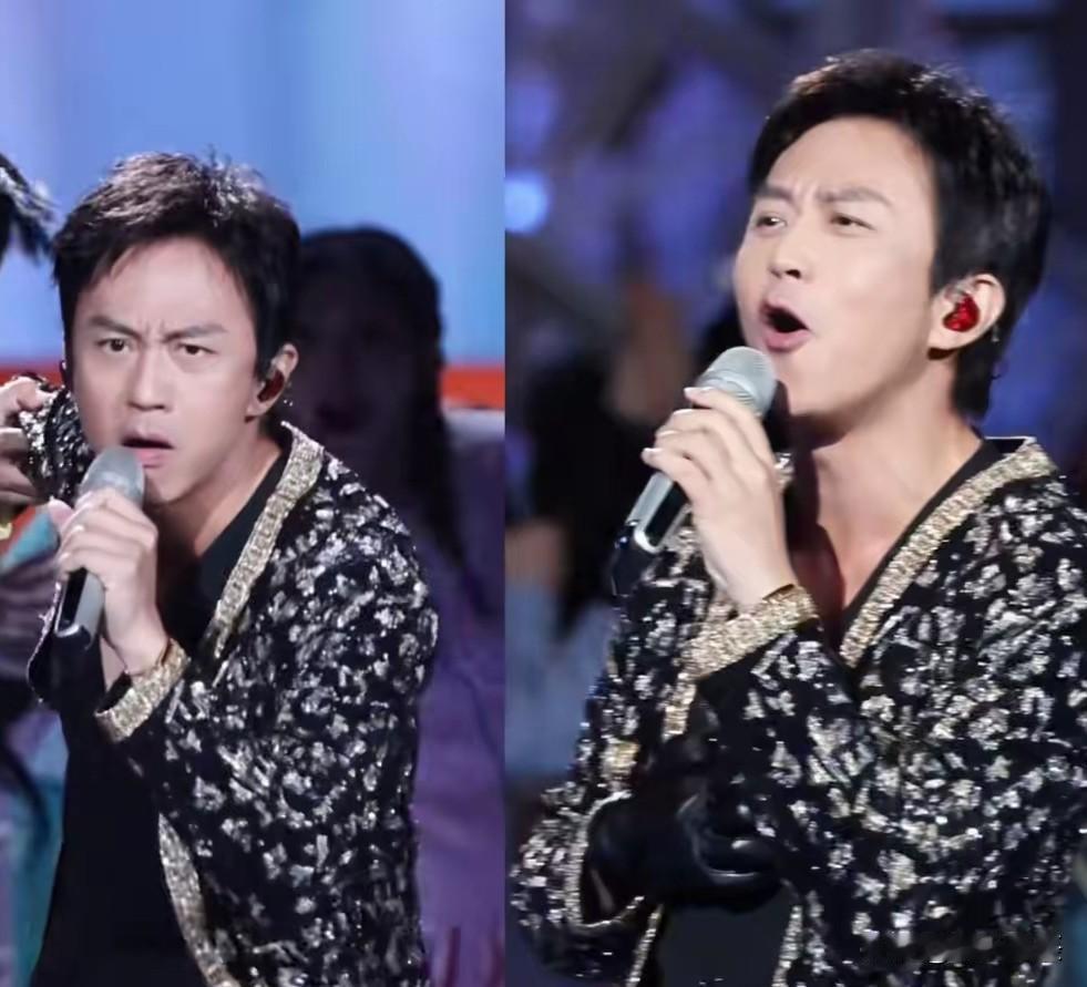 邓超这人，
好像自带“场子加热器”，
往哪儿站哪儿就炸。

芒果台跨年那晚，人还