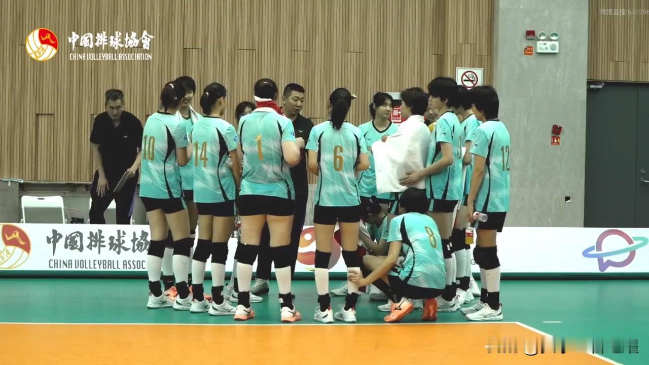天津青年女排3:1战胜内蒙古女排，打入八强。
三大球女排U19全锦赛16强淘汰赛