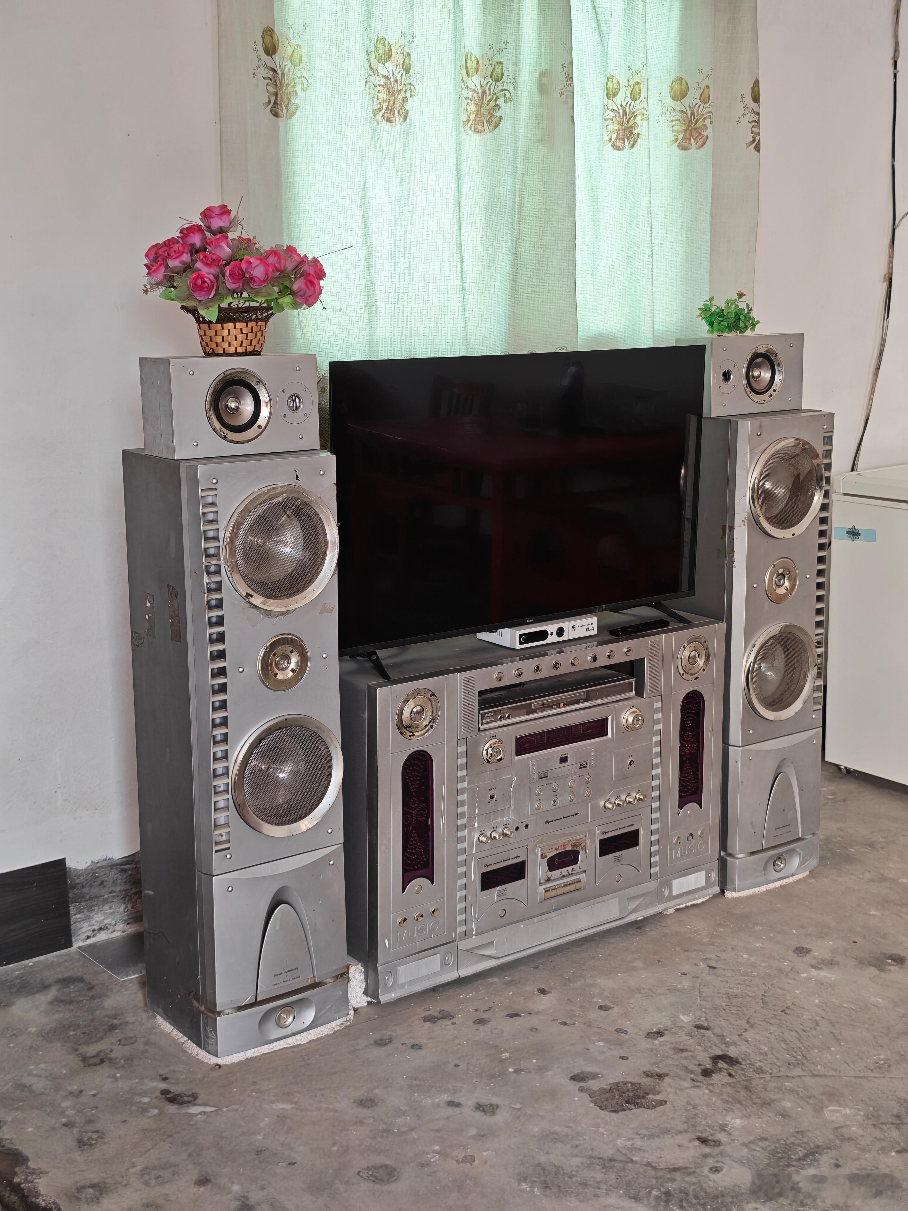 这一套八十年代的老古董影像设备，放在那个时候绝对是富豪家庭才能买得起吧！