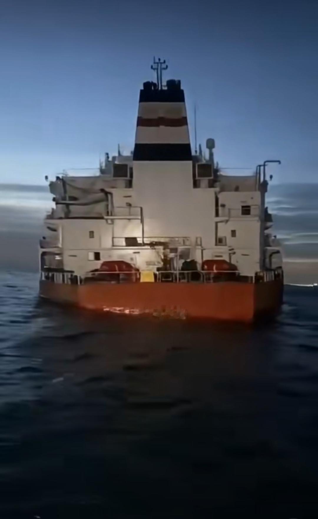 对影子船队的猎杀是全球性的，并不局限于黑海。“梅尔辛号”日前在塞内加尔沿海沉没，