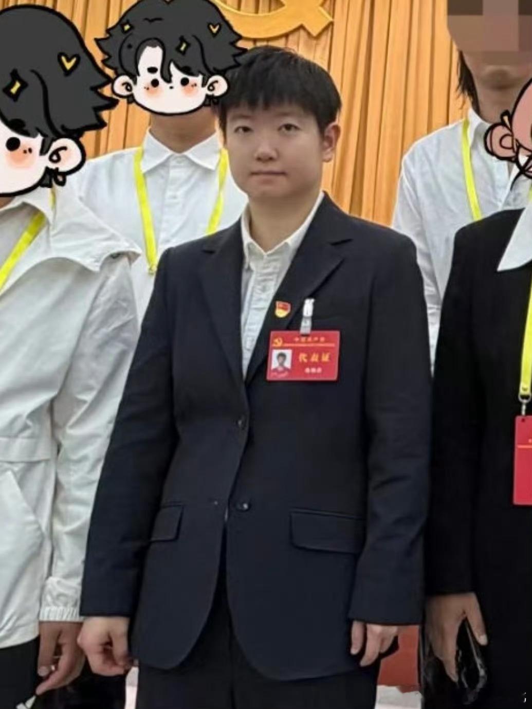 孙颖莎穿西装莎莎大人模样