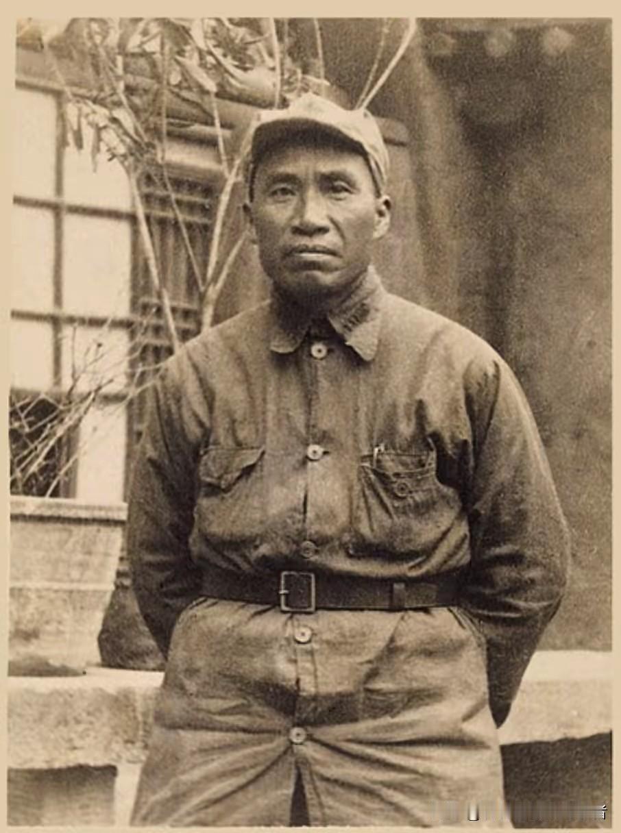 1931年的一个夜晚，江西苏区的山道上，朱德策马急行。他追赶的不是敌人，也不是逃