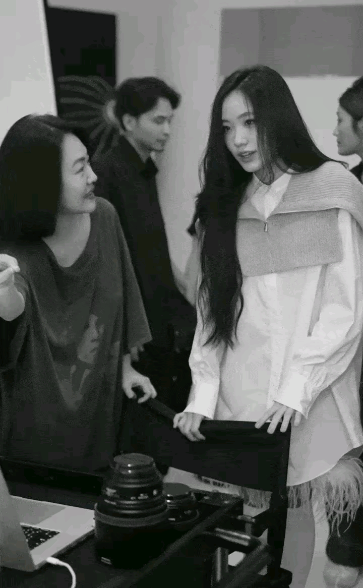 三观不正，殃及子女！小S现在一定很痛苦，本想将精心培养的三棵摇钱树，一棵接一棵地