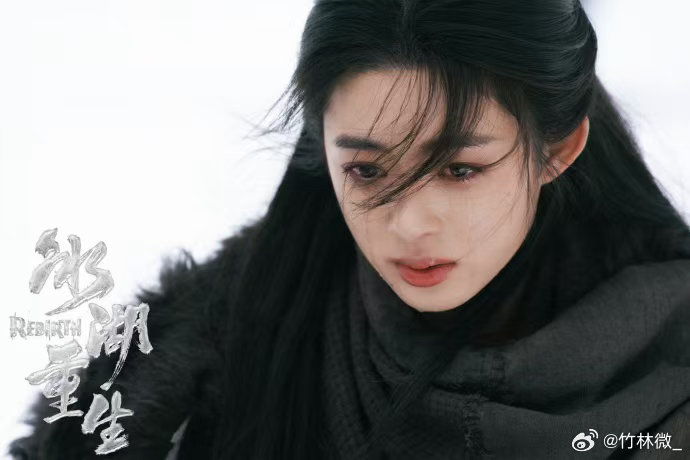 黄杨钿甜冰湖重生眼睛充血镜头黄杨钿甜新剧眼睛充血镜头黄杨钿甜演得很有力量，受伤后