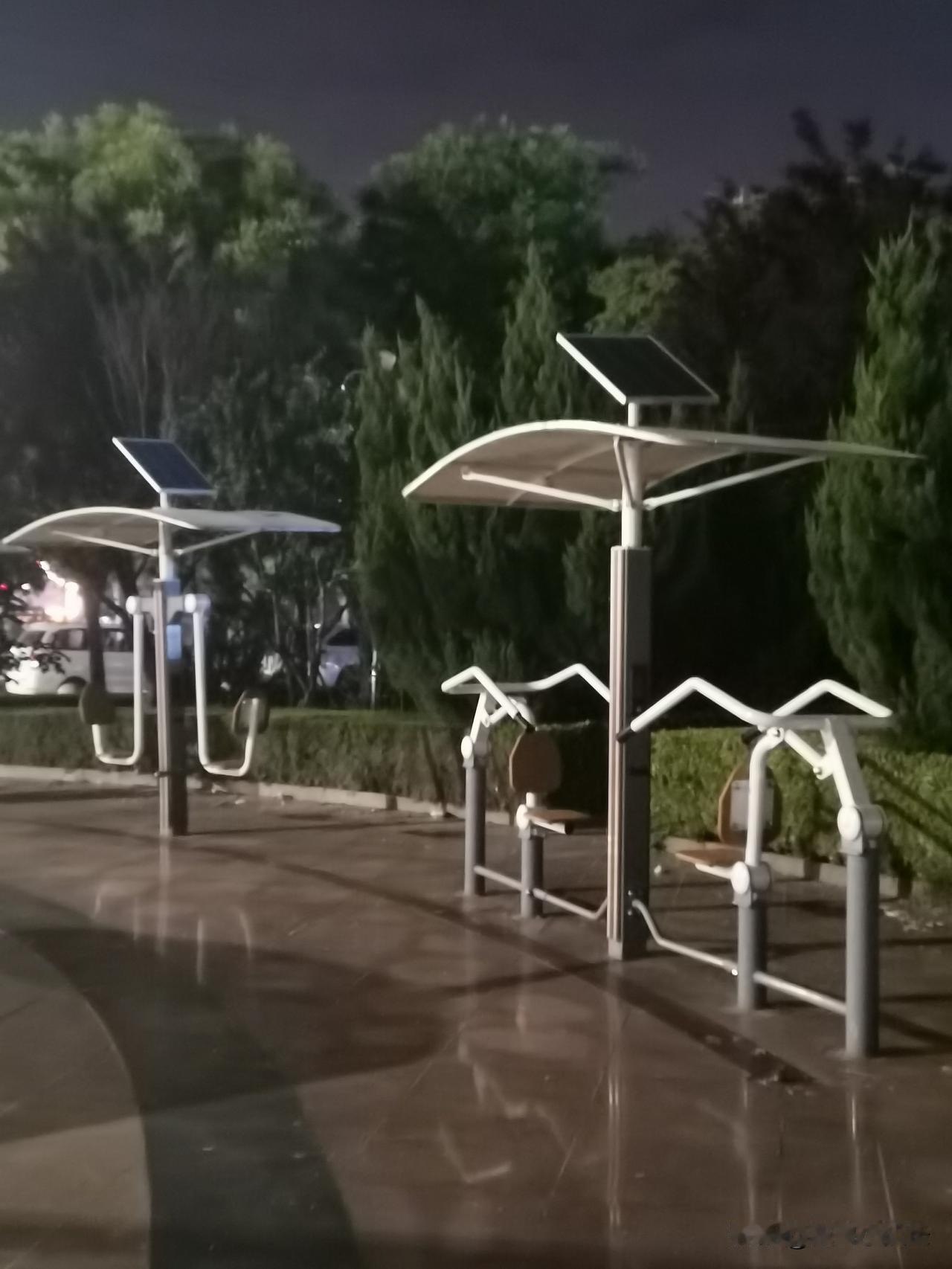 山东德州乐陵市，不愧是体育产业名城。县城公园，广场，街角，公交站台，随处可见各种