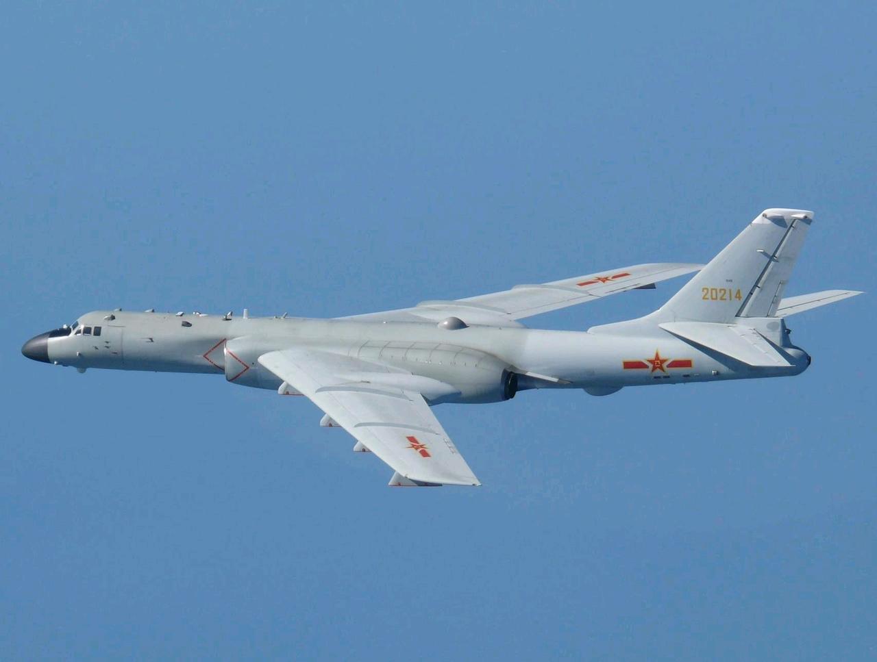 罕见同框！轰-6K与俄图-95日本海上空并肩巡航，现场画面太燃！
今天（6月27