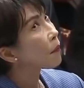 日本正在脱掉“和平”外衣，露出“军事”骨架。这不是猜测，是央视军事频道反复播放的