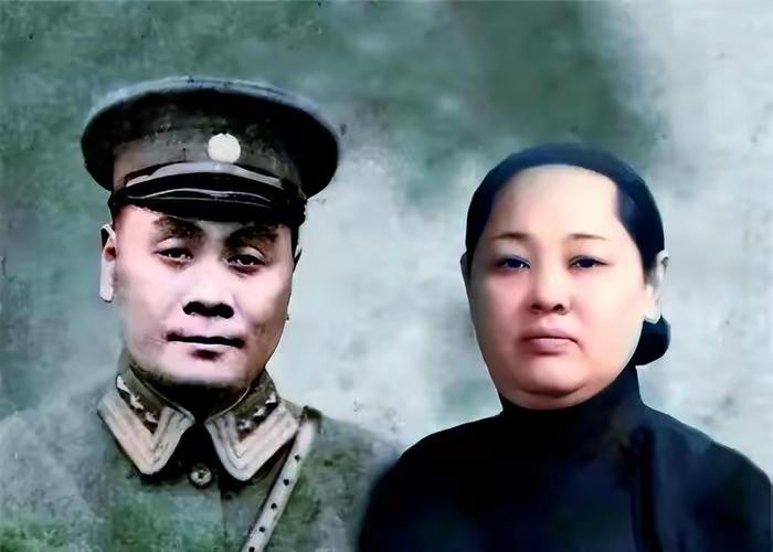 在民国时期的四川，刘湘是位手握重兵、称霸一方的人物。他毕业于四川陆军速成学堂，从