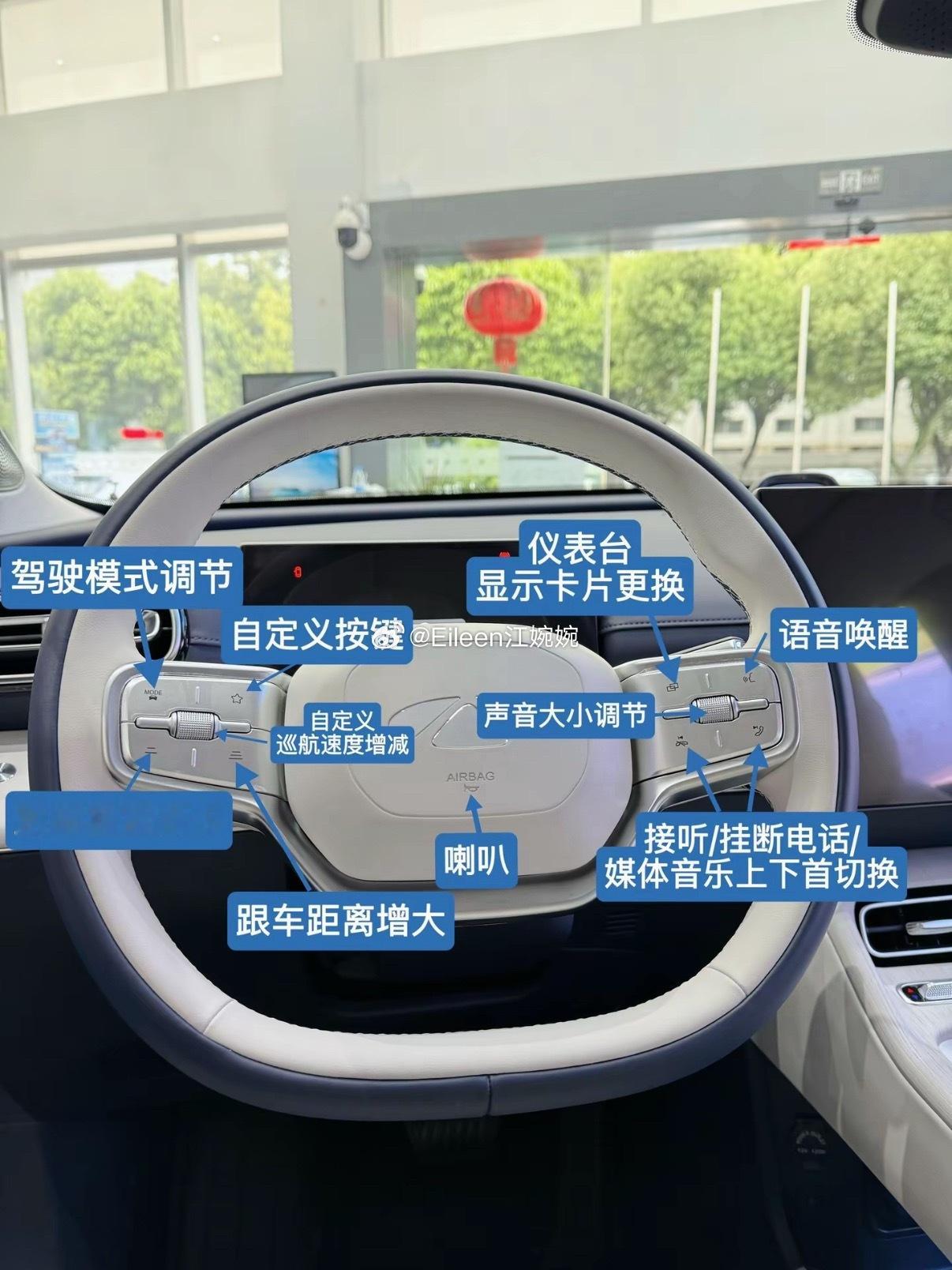 汽车新规要求关键功能保留实体按键，并不是设计倒退。开车过程中盲操作实体按键，比在