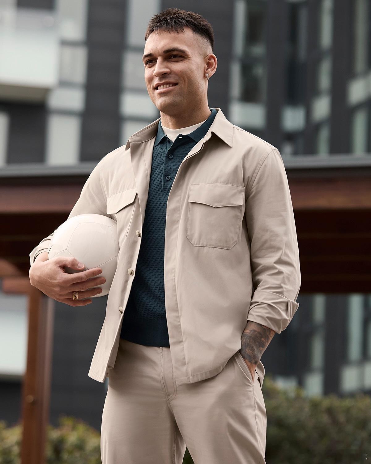 劳塔罗配合国际米兰服饰赞助商Canali拍摄的宣传图片，帅得很！国际米兰劳塔罗拜