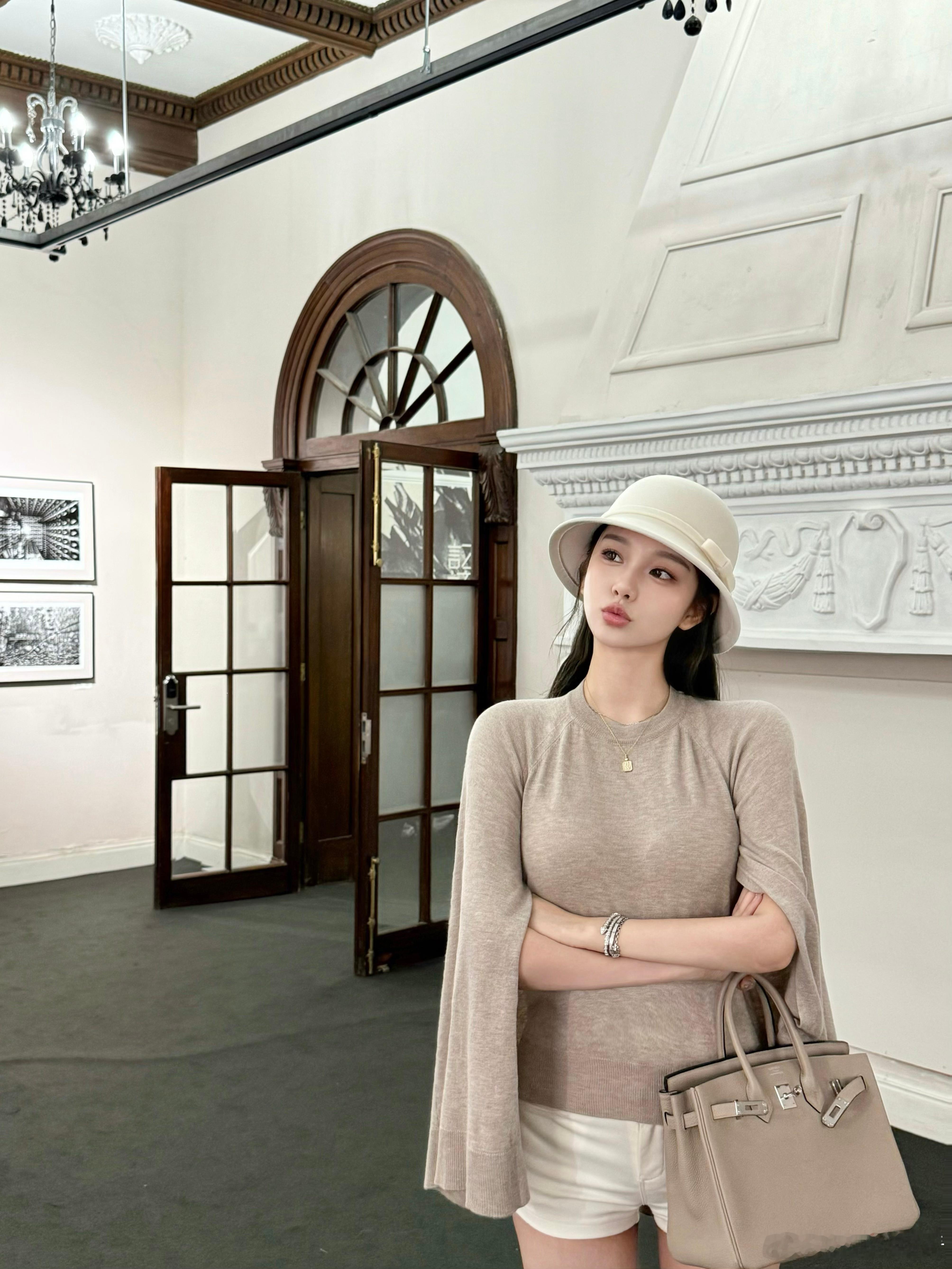 好看的小姐姐小姐姐抄送      