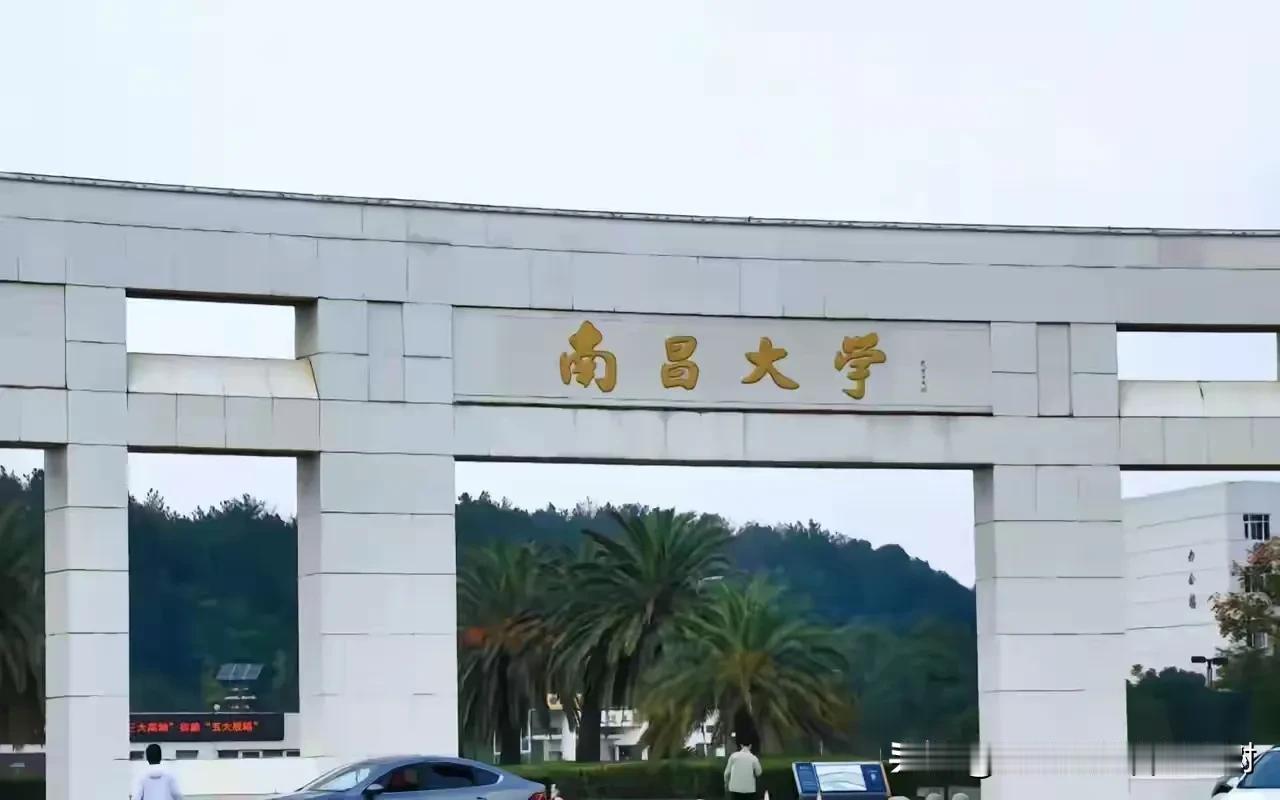 1，苹果敢收12306（铁老大）的税么？
2，12306（铁老大）正眼看一下苹果