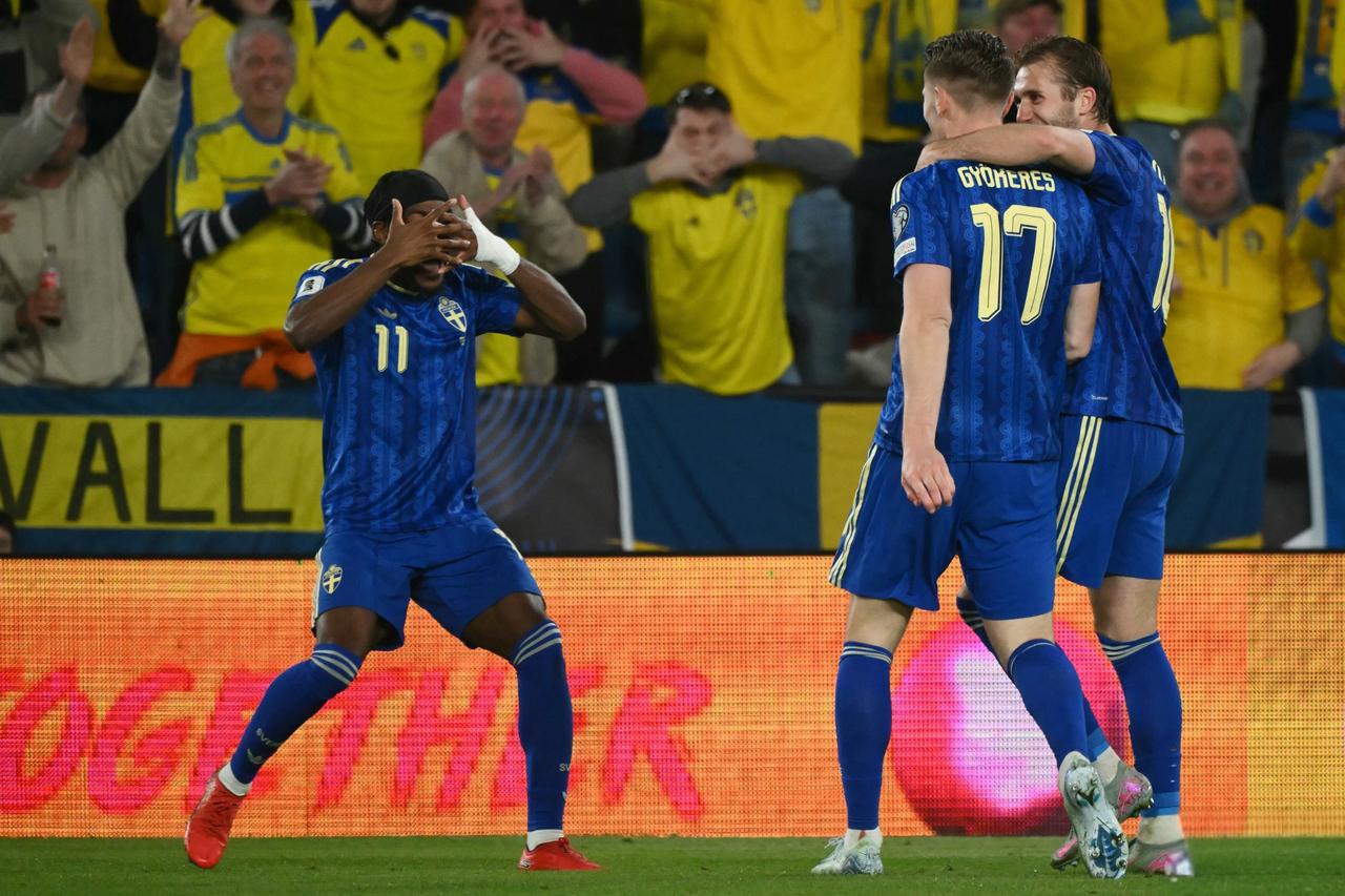 伊萨克和库卢塞夫斯基两名核心球员缺阵的情况下，“大杀器”哲凯赖什扛起了瑞典队的进