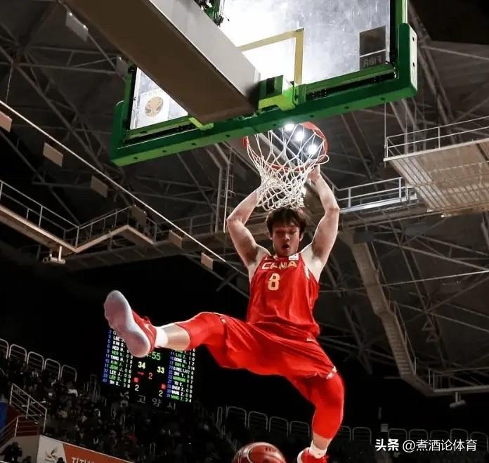 丁彦雨航正式宣布退役！
真的太懂这种意难平了。

丁彦雨航的巅峰，就是中国男篮近