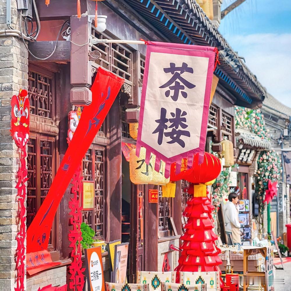 为何婚姻里这么多支离破碎？
仔细想想是不是你抱的期望太高了。

婚姻里情绪价值没