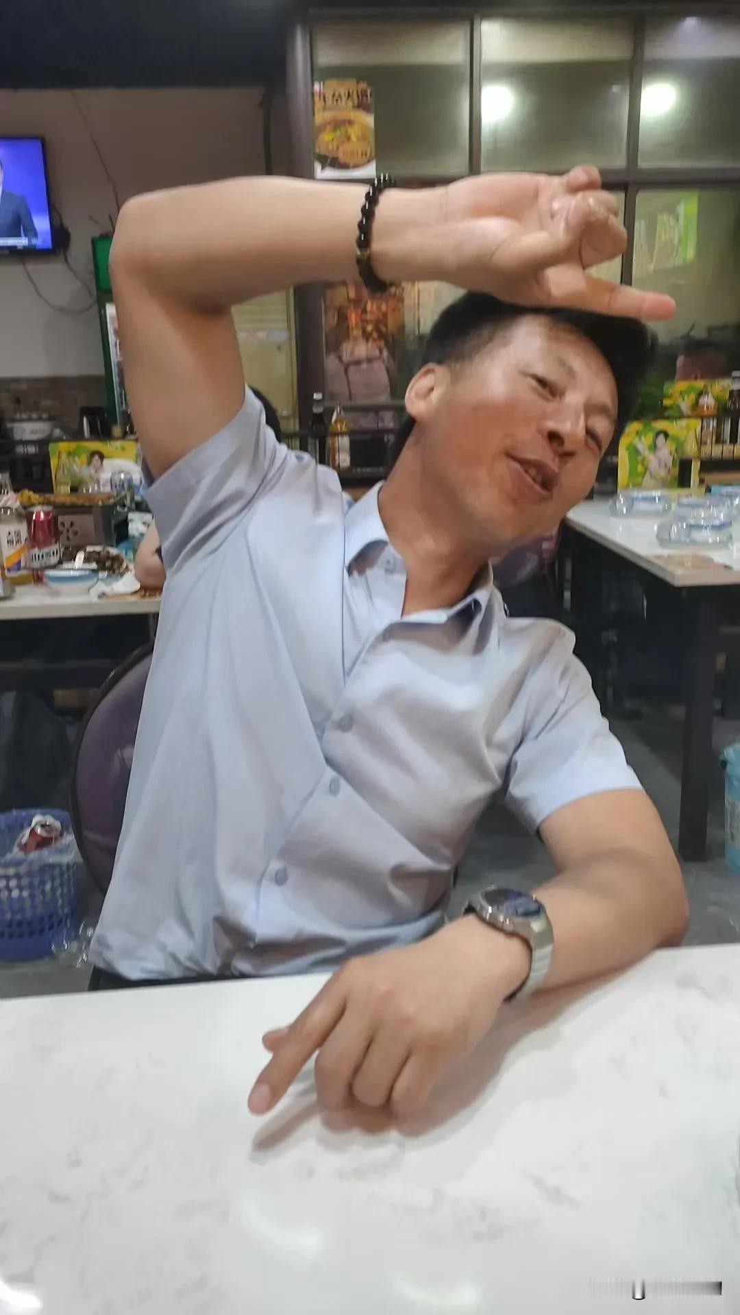 《扬州别赋》
 
序：游历扬州，览瘦西湖、个园胜景，今将别去，心有戚戚，遂作此赋