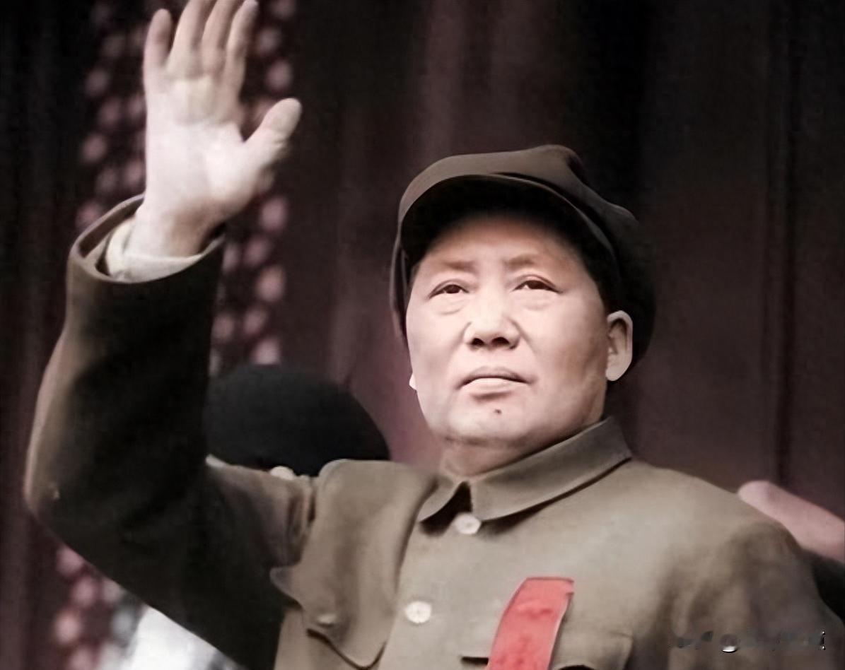 粮票还在抽屉里发黄，键盘敲得飞快，可没人记得当年连路都没有。
不是谁都能扛着断掉