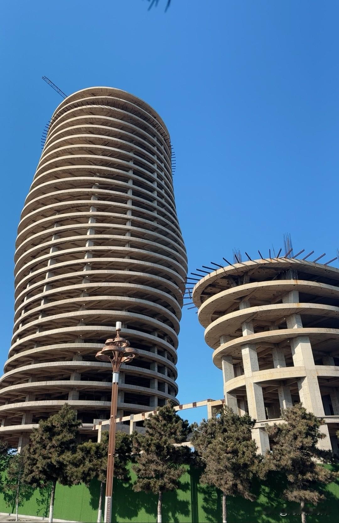 锦州港大面筋可能要活了，也就是希尔顿烂尾楼，当年因为某些原因这个酒店盖一半停工了