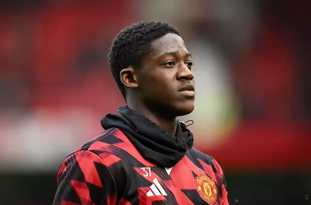 曼联vs布伦特福德罗马诺：梅努即将与曼联续约据知名记者罗马诺报道，曼联中场梅努即