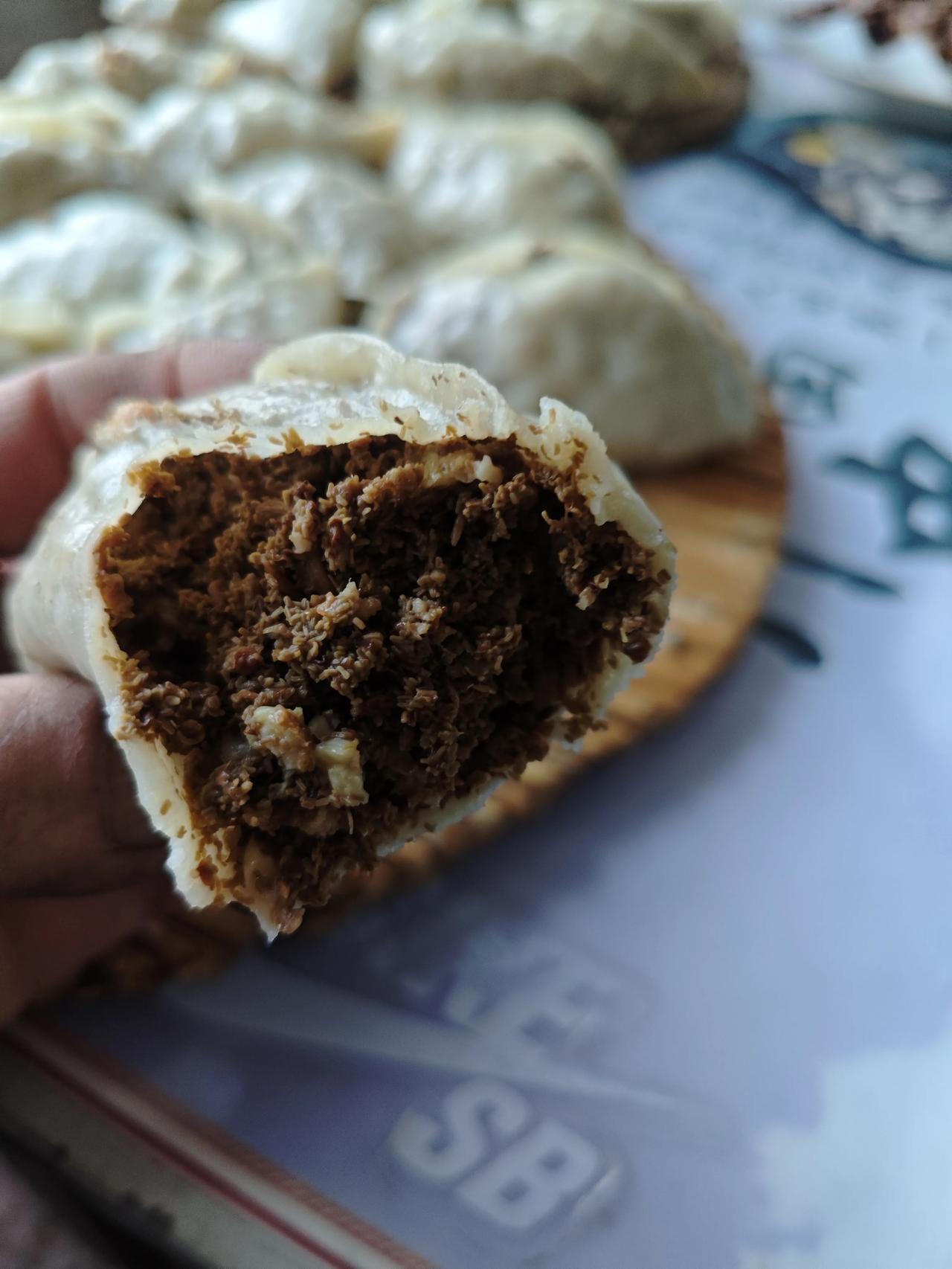 你最爱的春日美食是哪个
 
若问我春日里最惦记的一口鲜，那必定是杨树吊蒸饺。
 