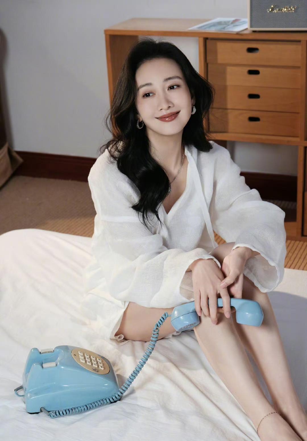 王鸥的在吗梗
喂喂喂 在吗在吗……
在的在的
哈哈哈……

不得不说，王鸥在4月