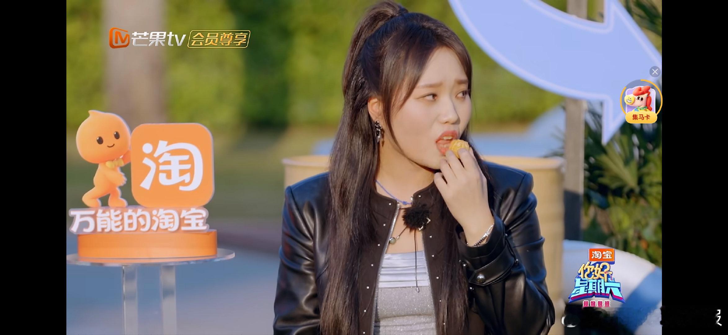 王鹤棣开吃李雪琴秒跟眼神不用对视，有吃的就同步，这俩绝配！你好星期六