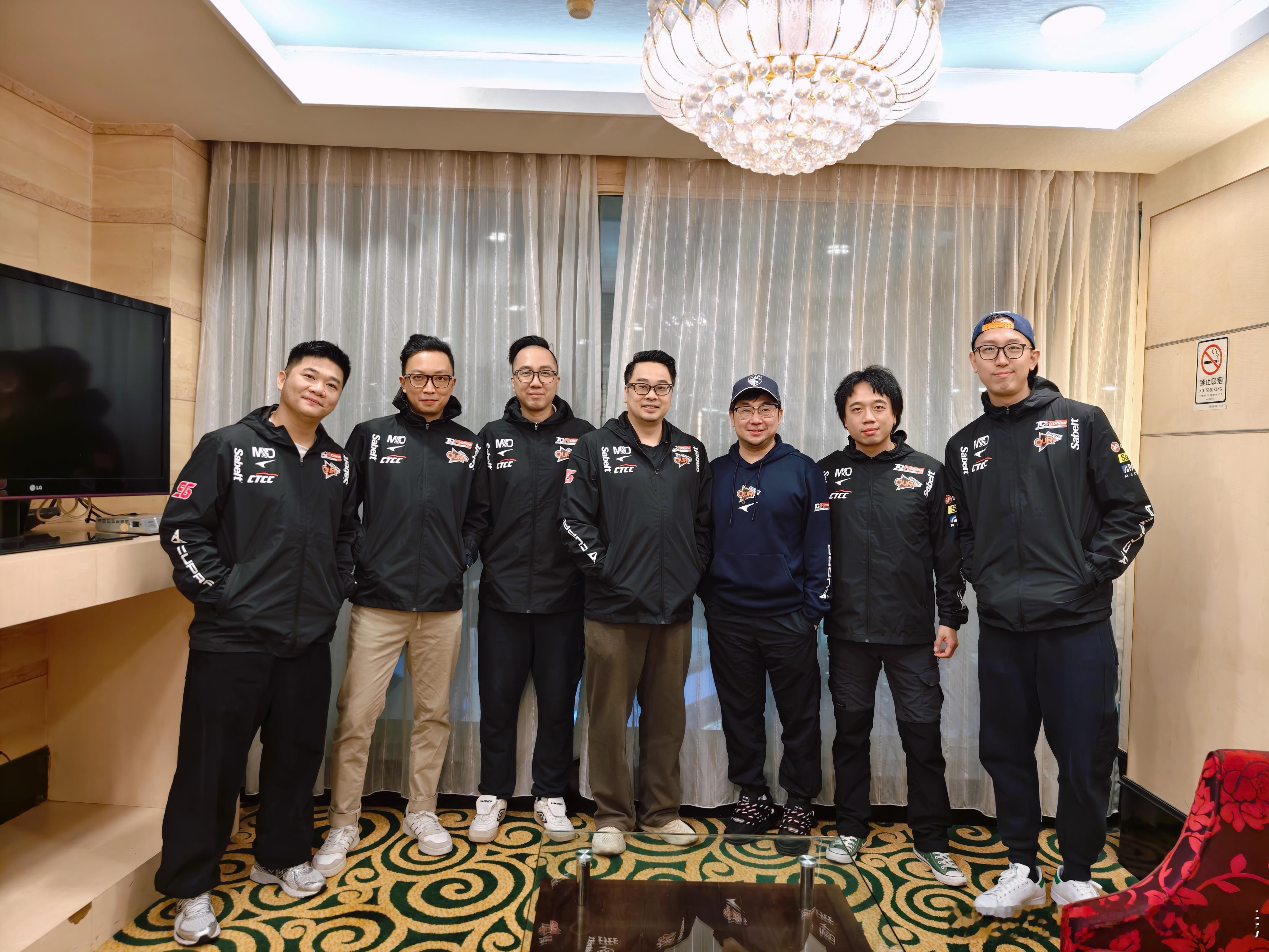 从此有了鲜明制服？