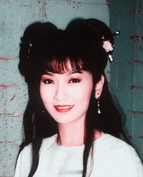 赵雅芝给年龄焦虑女性的建议赵雅芝分享冻龄秘诀73岁依然在学新东西、享受舞台。她证