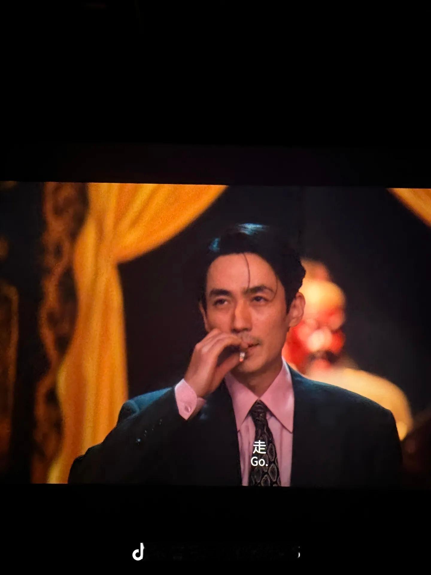 我挺喜欢朱一龙的我觉得朱一龙非常适合演那种身份复杂的角色，演技绝对牛逼而且朱也可