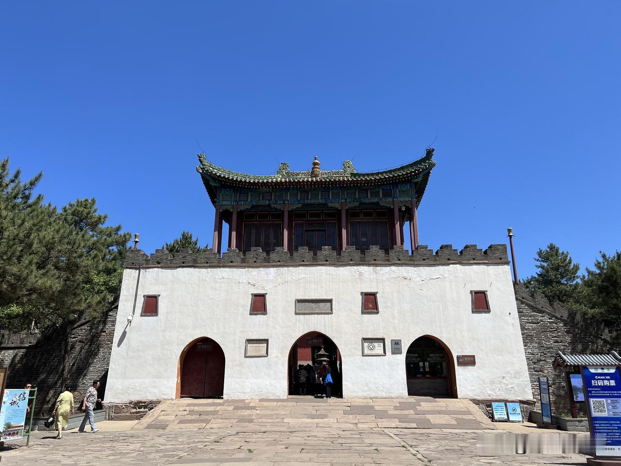 河北承德避暑山庄外八庙中的须弥福寿之庙，是清代乾隆皇帝为迎接西藏六世班禅入觐朝贺