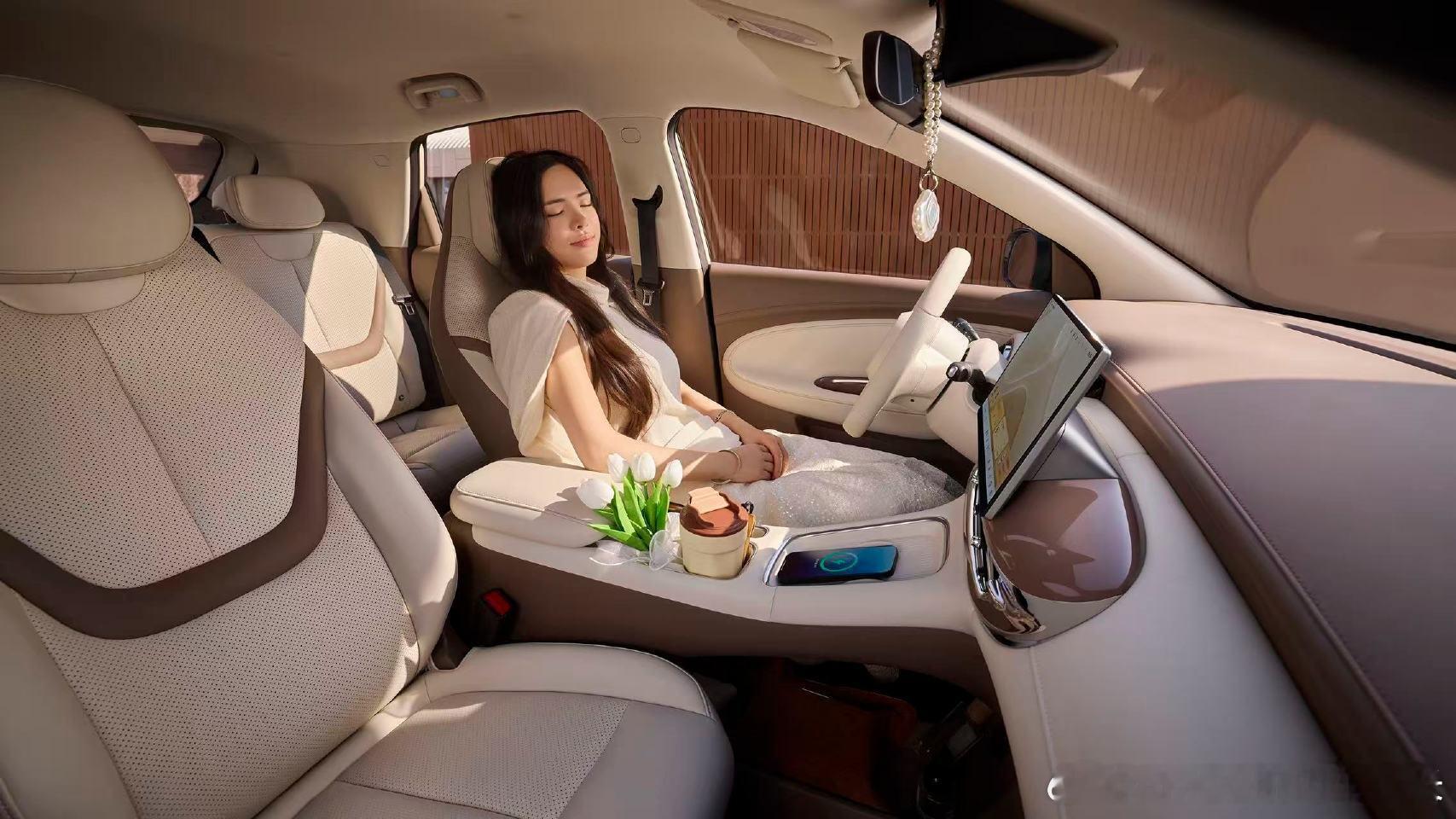 《缤果 Pro预售发布会，我被这精致小车颜值硬控了一整天》我见过无数酷炫车型，但