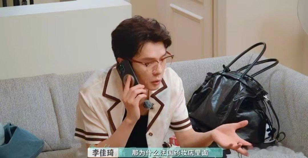 李佳琦法国姐脉太强了 在法国的人脉实力太绝！为解决西方顾客为国货买单少的问题，主