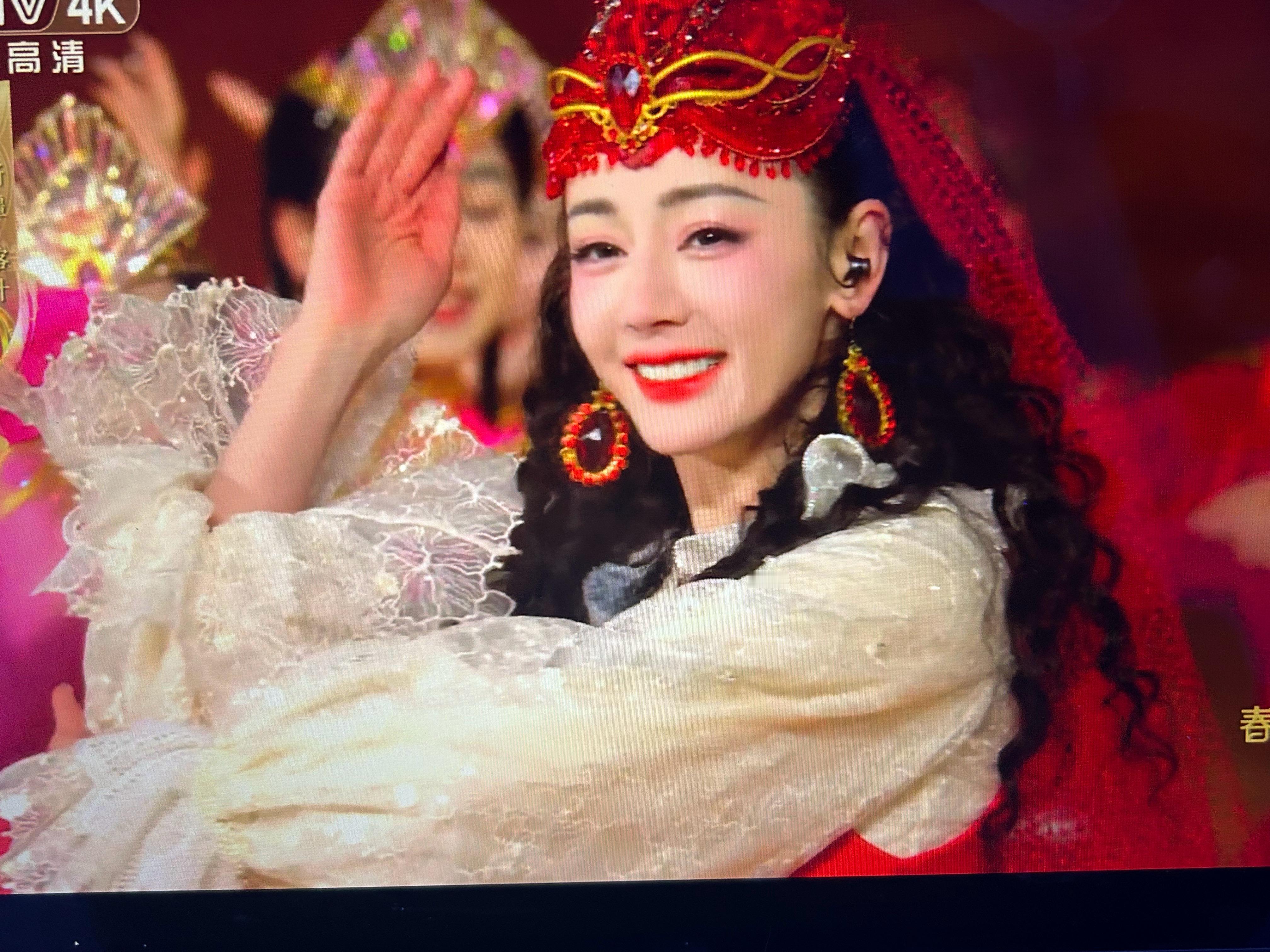 新疆的舞蹈好美！热巴美晕我了呜呜呜#春晚段子大考##春晚# ​​​