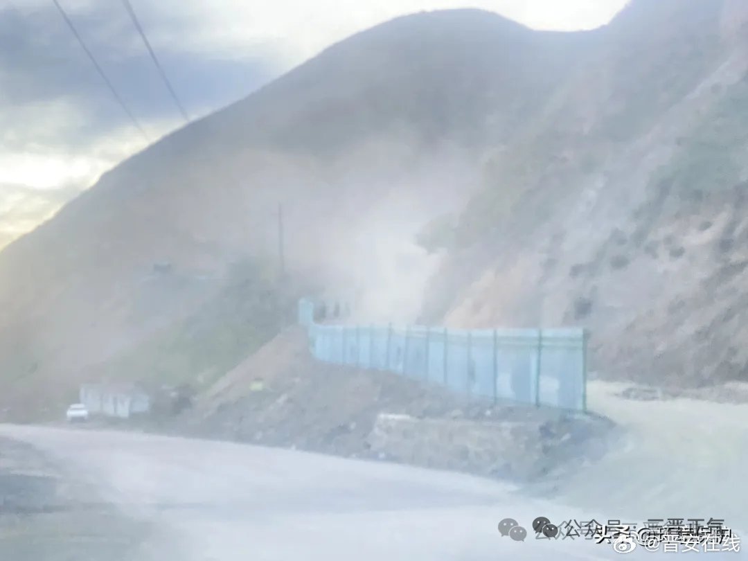 山西忻州代县胡峪乡麻掌东北461处一家无名石料厂违规生产售卖石料。 近日有网友在