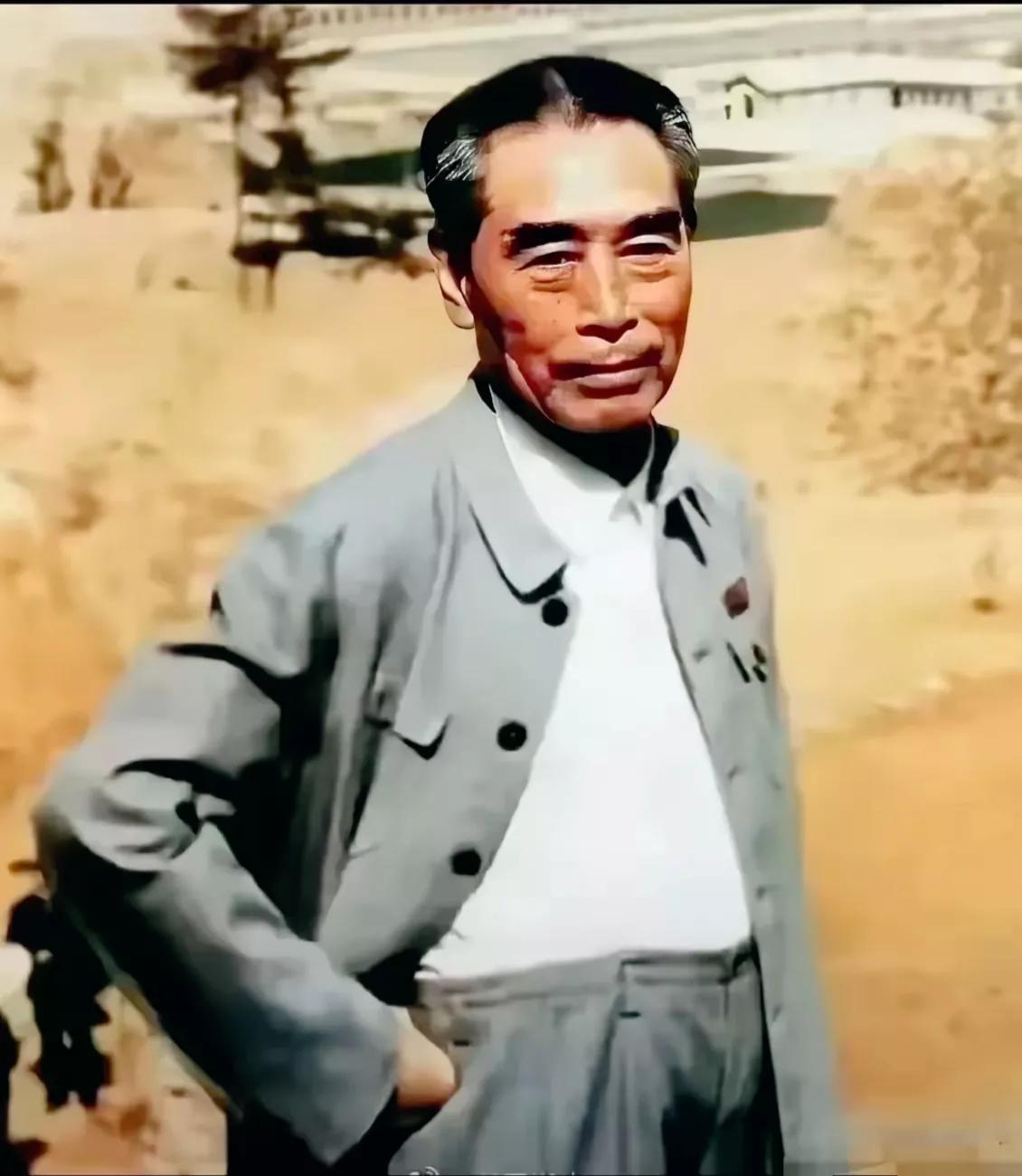 珍贵的历史照片。
停留三秒钟，为我们敬爱的周恩来总理献上一束花
#老照片得回忆#