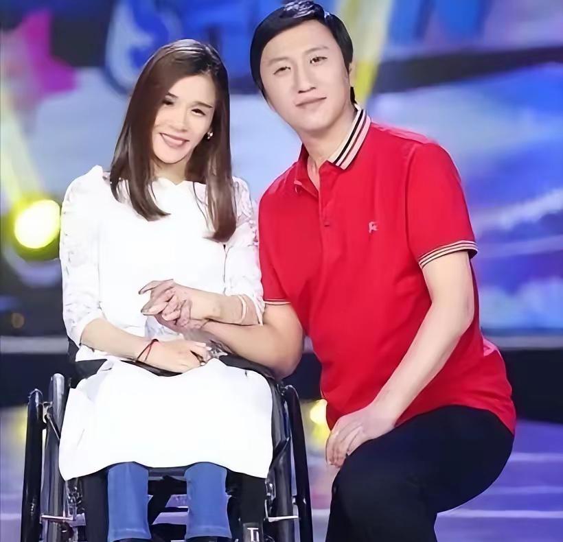 1998年，桑兰瘫痪后拿到了1000万美金的赔偿。就在这个时候，照顾了桑兰9年的