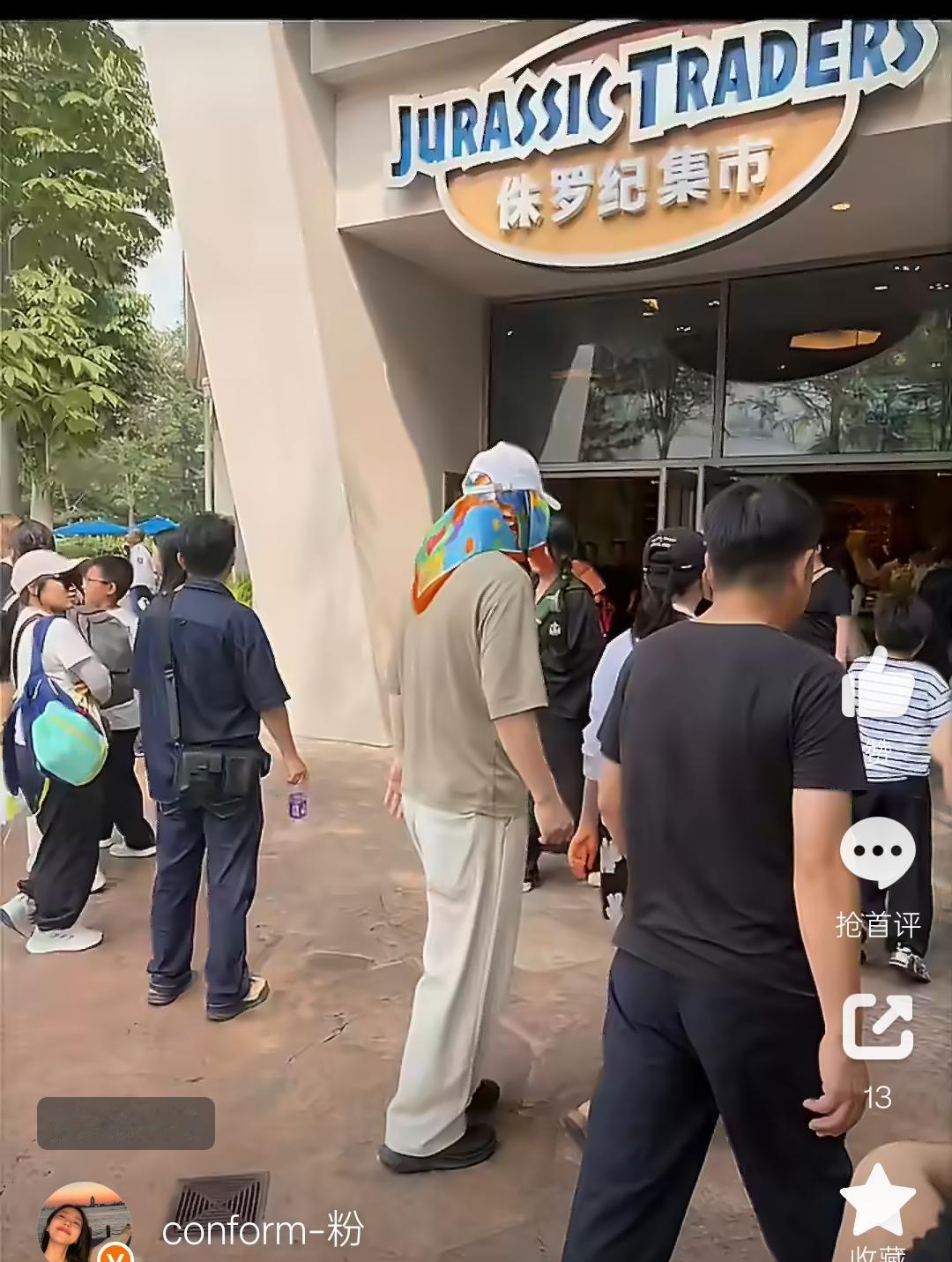 还想说他真菜鸟呢，出去玩还坐车，身体有这么差吗？
看了一下胖橘的年龄，原来他也是