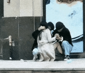 问世间，情是何物，直叫女孩左右两难。