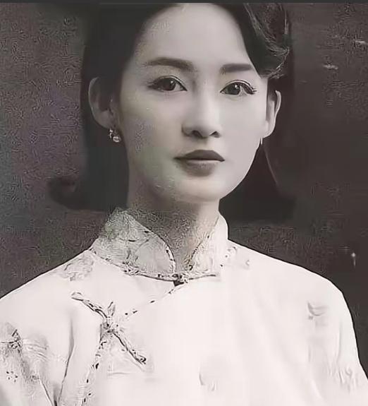 1918年，一女子结婚6年不能生育，被丈夫赶出家门。之后，她被一名年轻军官看上。