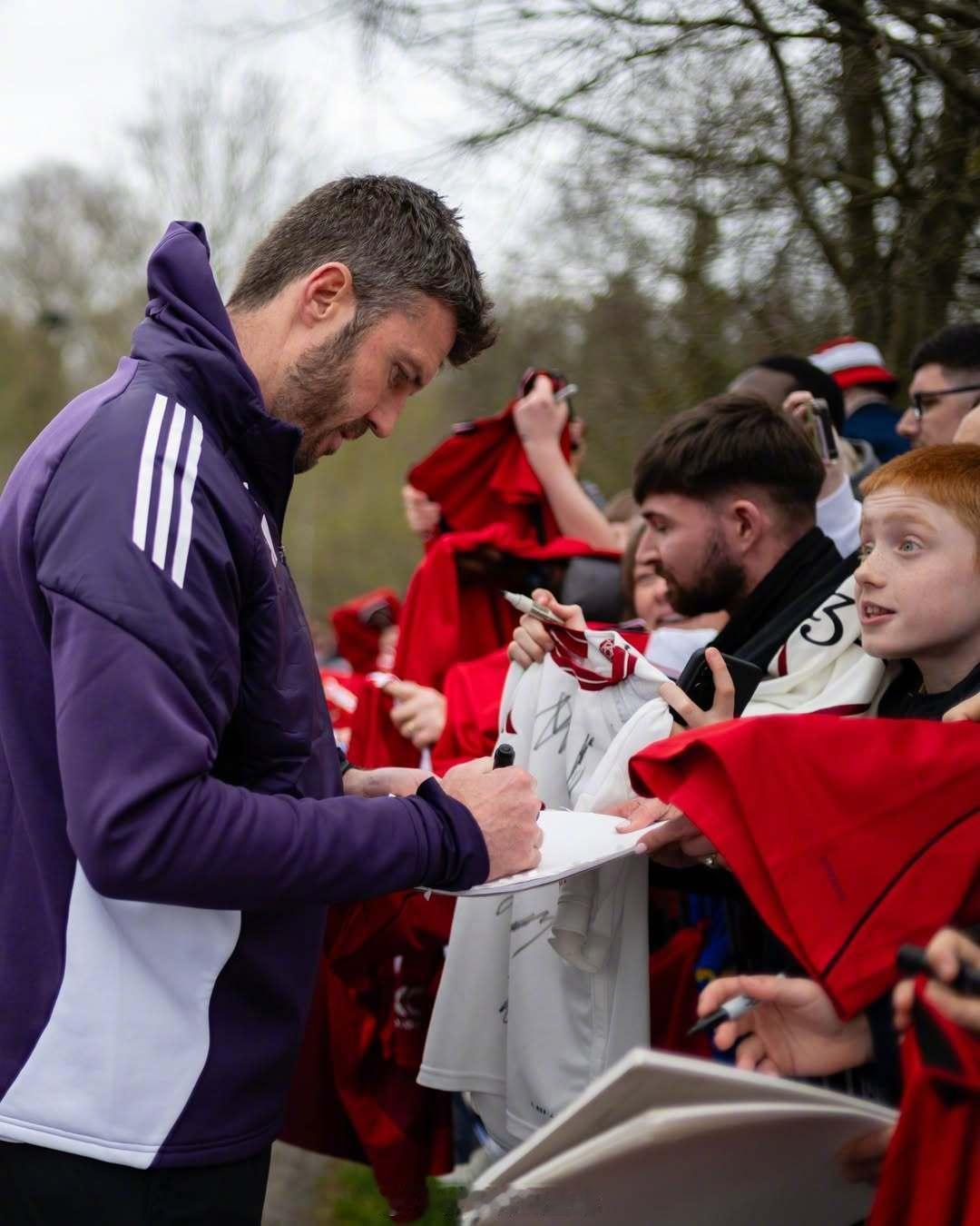 感谢都柏林红魔们的支持，我们八月再见🤝🇮🇪曼联 曼联足球俱乐部 🔴⚪️⚫