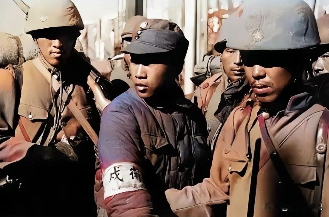 一名被俘的国民党卫戍区士兵，在面对凶狠的日军时，他略显稚嫩的脸庞中并没有一丝恐惧