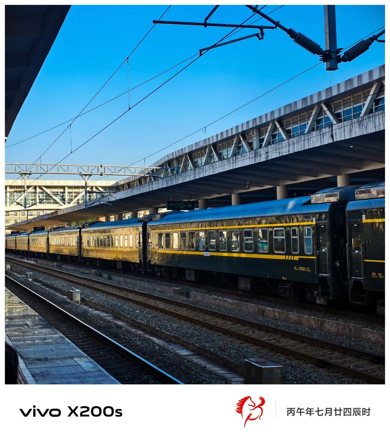乘坐夕阳下的绿皮火车，不是情怀，是因为没钱！