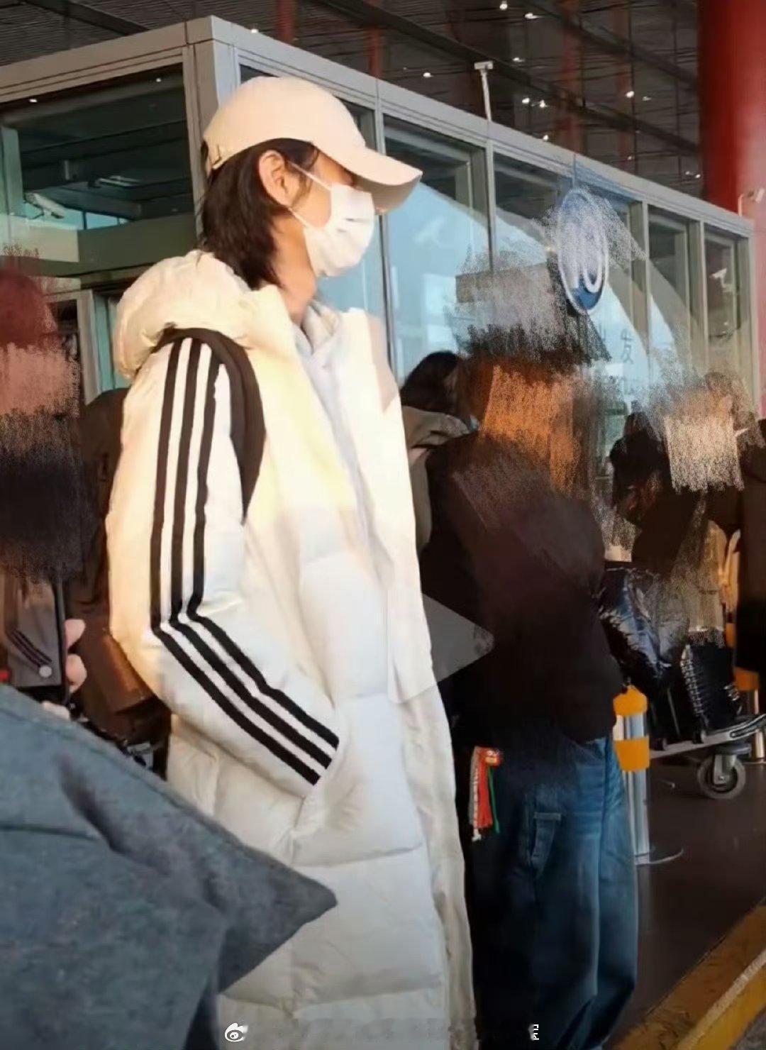 陈晓这长发造型也太好看了吧！正好想起《大生意人》11月25日要播了，这波惊喜双连