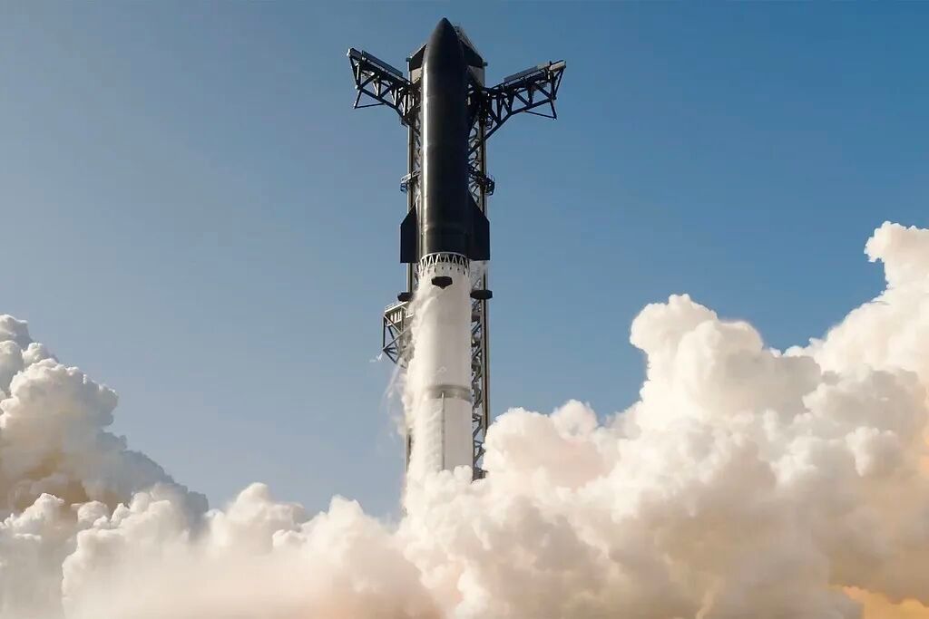 【SpaceX上市后首次试飞成功】SpaceX试飞细节 当地时间周五晚间，Spa